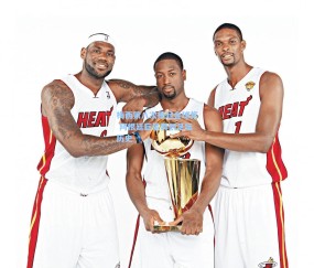 梅西第八次捧起金球奖 阿根廷巨星再创足坛历史